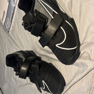 Nike romaleos, mens 9.5 black. GREAT CONDITION. Worn LESS THEN 3x